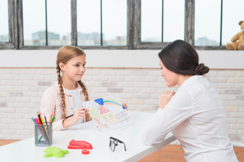 difference between child psychologist and child therapist